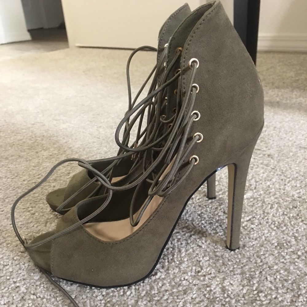 High heels - Picture 2 of 3